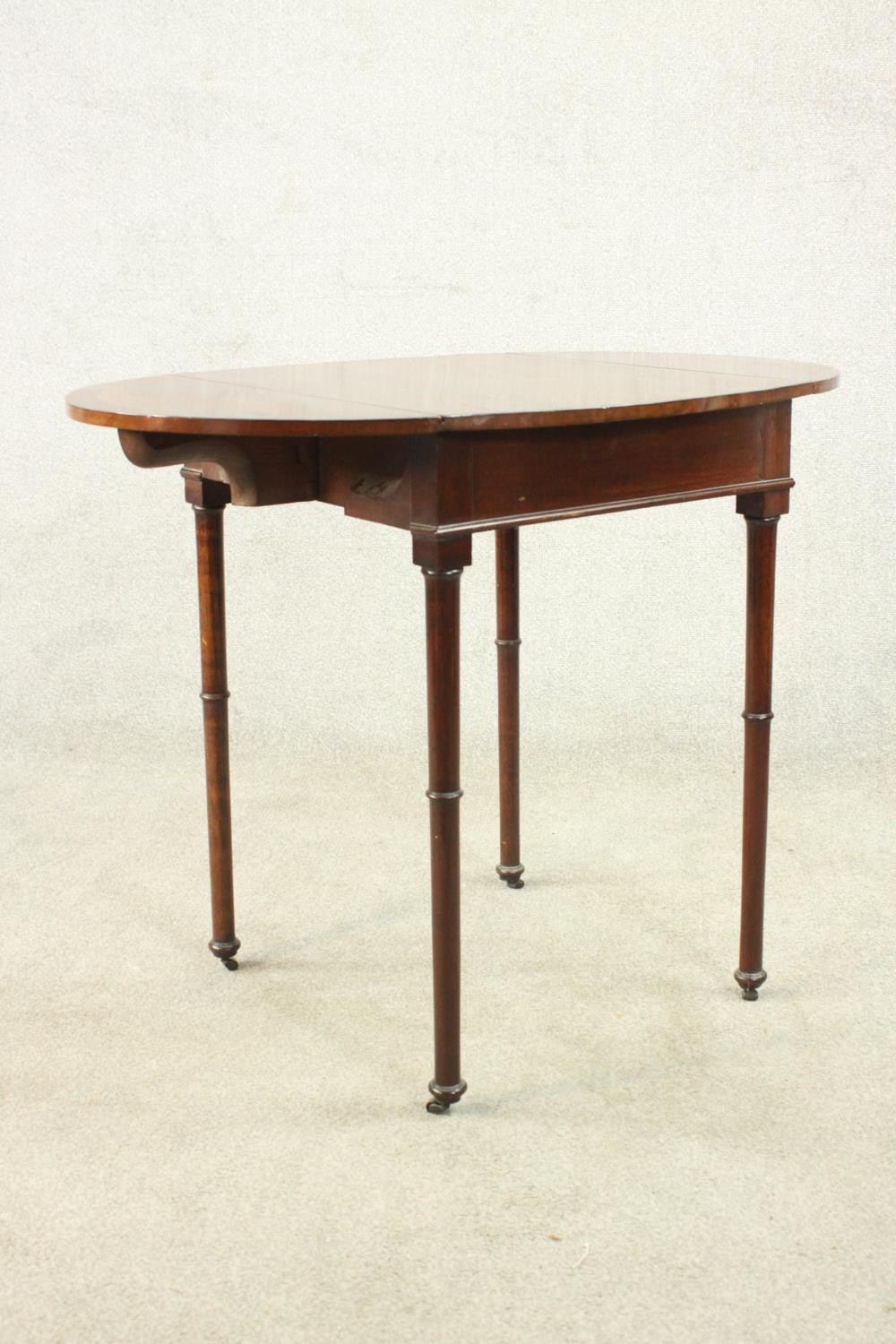 A mahogany drop leaf Pembroke style table, the oval top with a crossbanded edge, on turned legs. H. - Image 10 of 10