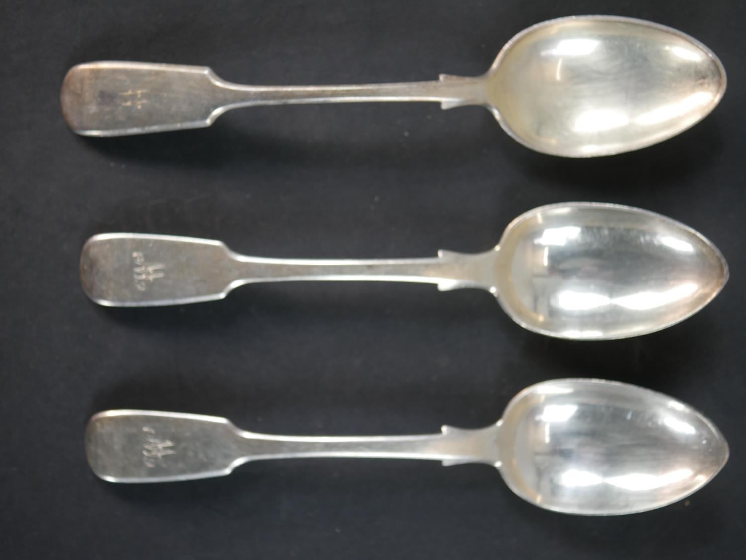 A collection of 18th and 19th century silver and silver plated spoons including a Georgian gilded - Image 5 of 10