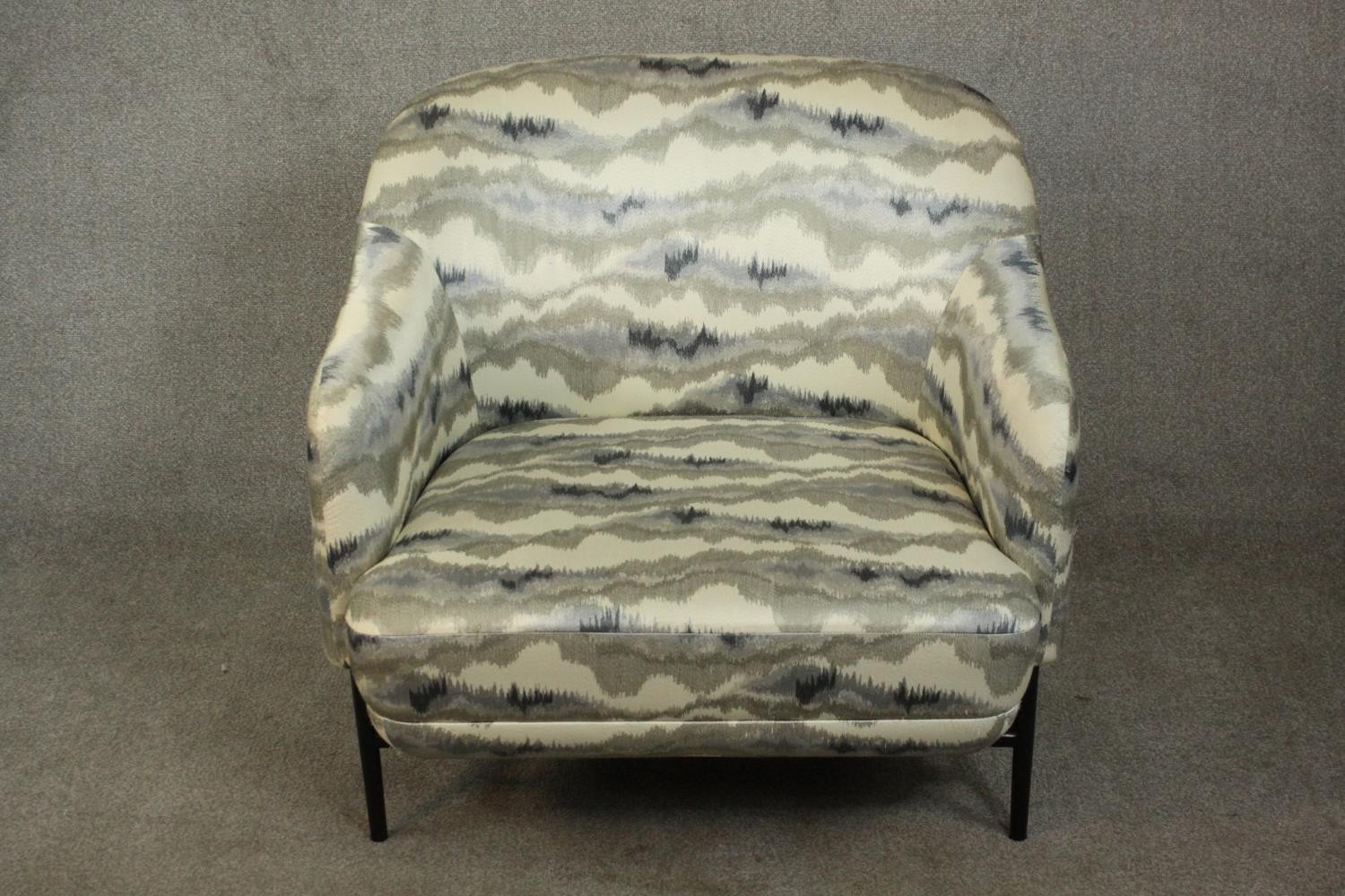 A pair of retro styled armchairs, with patterned upholstery in hues of grey, on a black powder - Image 9 of 13