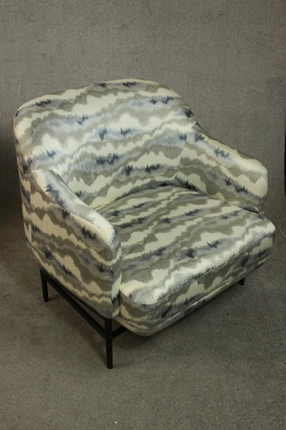 A pair of retro styled armchairs, with patterned upholstery in hues of grey, on a black powder - Image 5 of 13