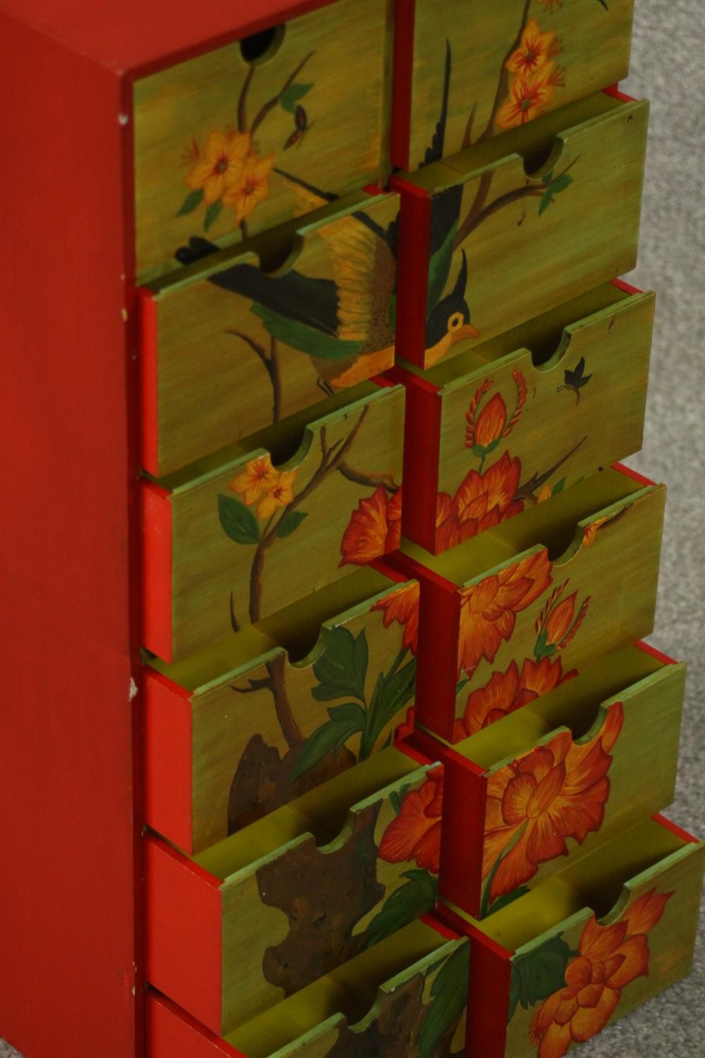 A contemporary painted chest of six rows of two short drawers, painted in the Chinese style with a - Image 6 of 7