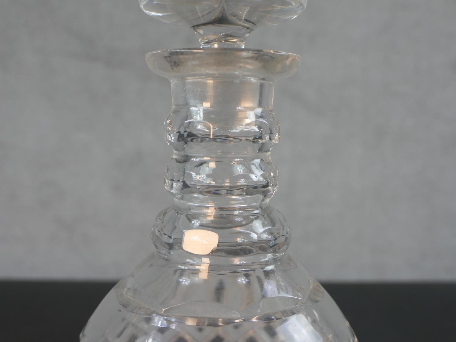 A pair of cut crystal decanters with star cut bases and mushroom stoppers. H.25cm - Image 3 of 5