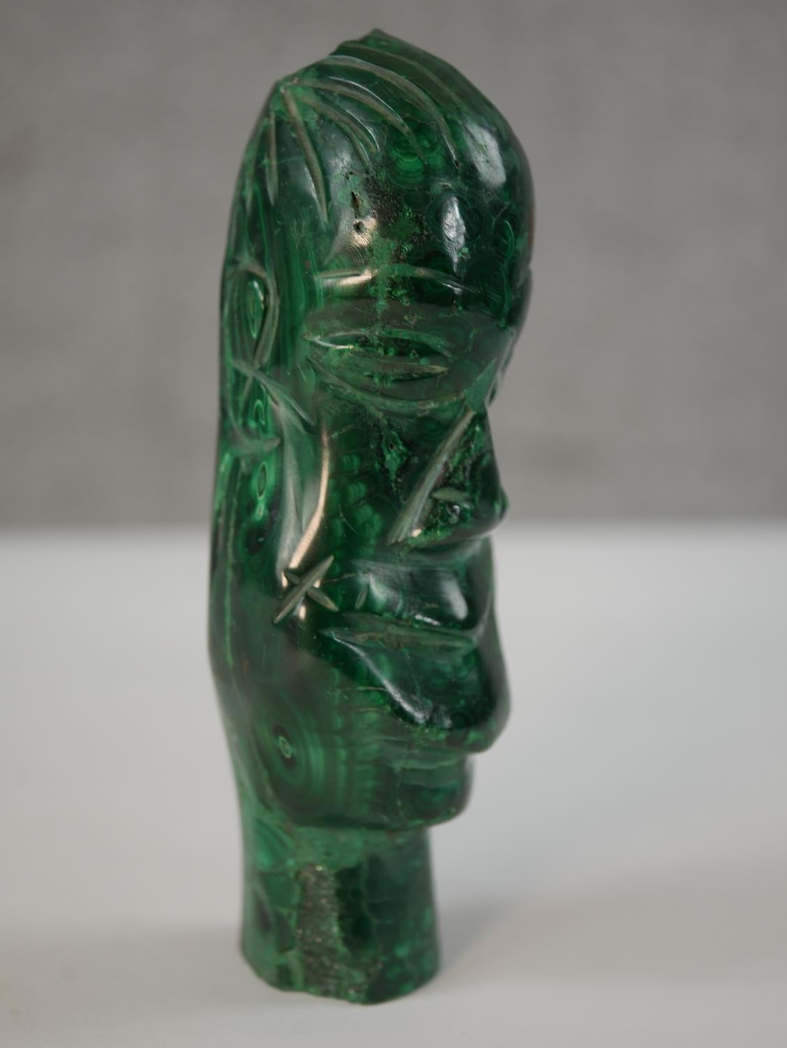 A carved malachite African tribal head. H.15cm - Image 2 of 5