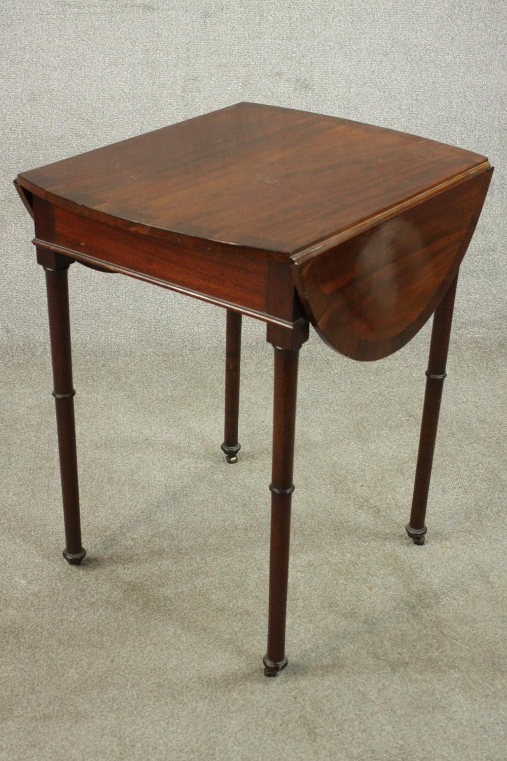 A mahogany drop leaf Pembroke style table, the oval top with a crossbanded edge, on turned legs. H. - Image 3 of 10