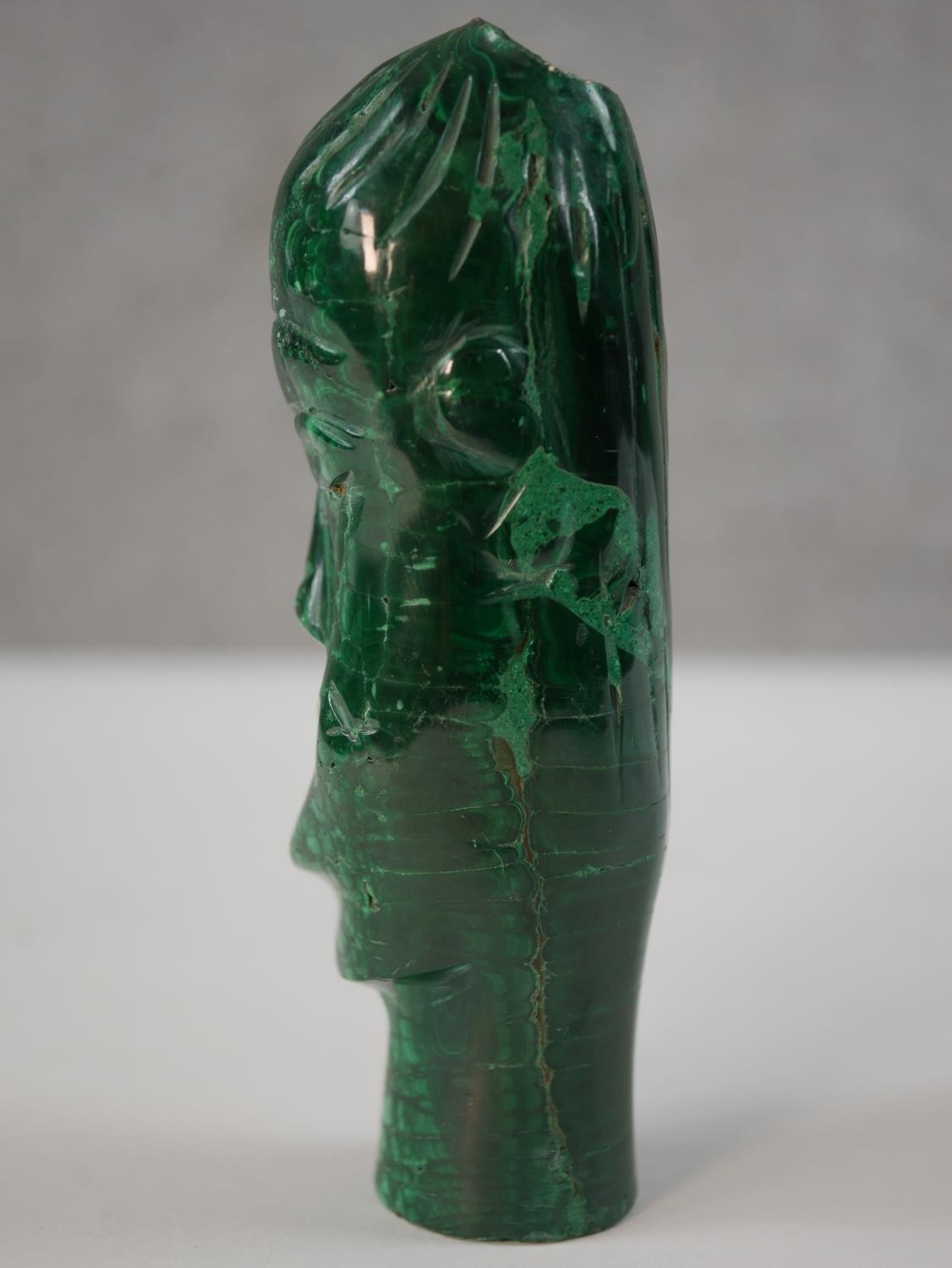 A carved malachite African tribal head. H.15cm - Image 5 of 5