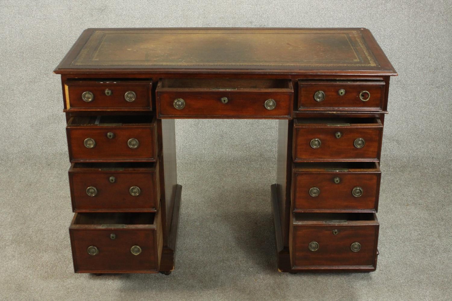 A small C.1900 mahogany pedestal desk, with a tooled green leather writing insert over an - Image 4 of 9