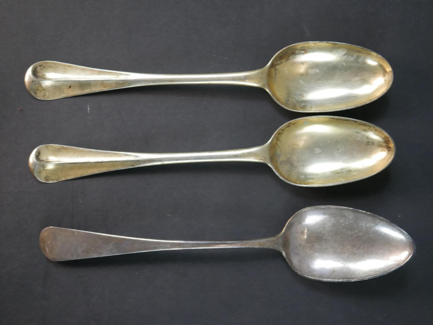 A collection of 18th and 19th century silver and silver plated spoons including a Georgian gilded - Image 8 of 10