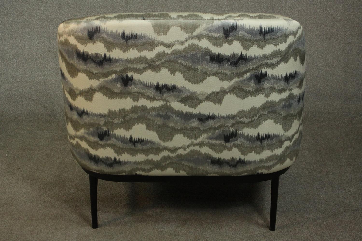 A pair of retro styled armchairs, with patterned upholstery in hues of grey, on a black powder - Image 13 of 13