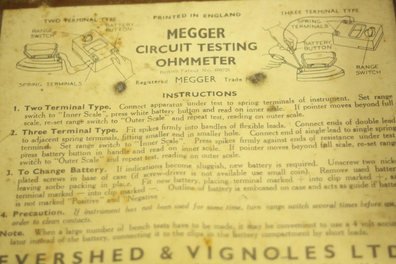 A vintage leather cased Megger circuit testing ohmmeter in green Bakelite, along with a vintage bell - Image 5 of 5