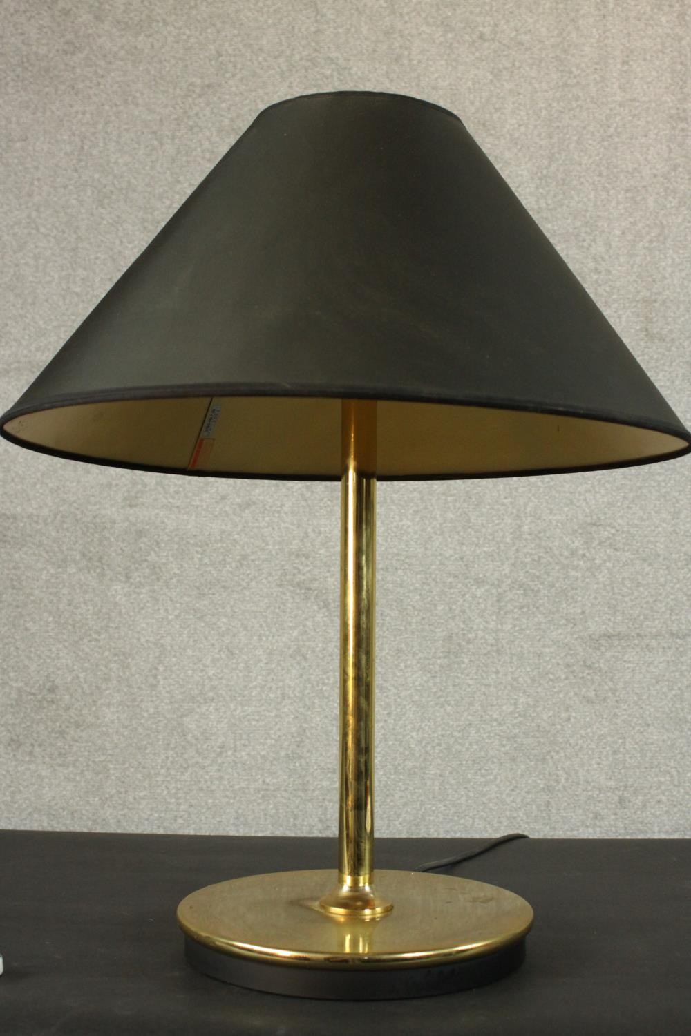 A contemporary brass table lamp, with a slender stem and a circular base, with a black shade. H.60 - Image 4 of 5