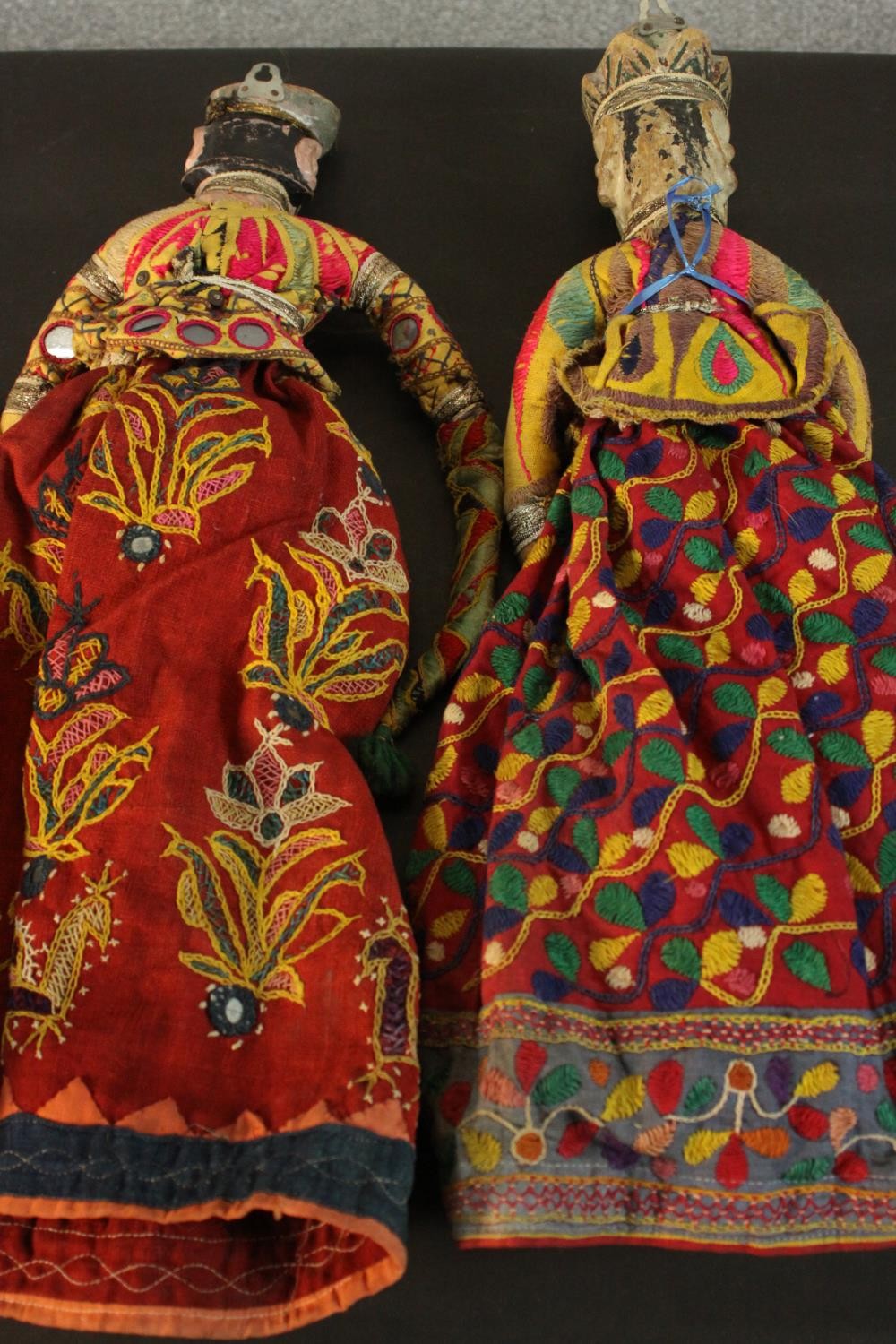 Two 19th century carved and painted Indian dolls in embroidered traditional costumes, the robes with - Image 5 of 12