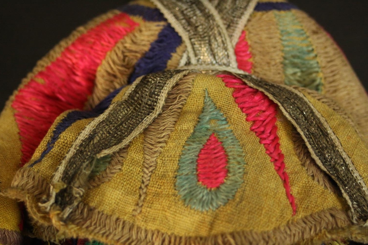 Two 19th century carved and painted Indian dolls in embroidered traditional costumes, the robes with - Image 8 of 12