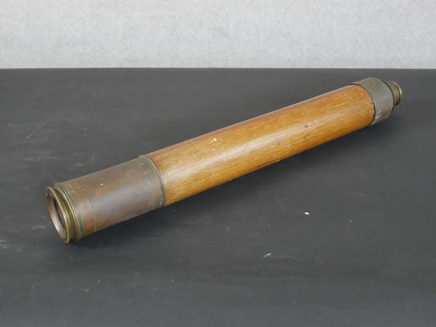 A 19th Century two-draw ‘day or night’ telescope made by Harris & Son, London. L.49cm (closed)