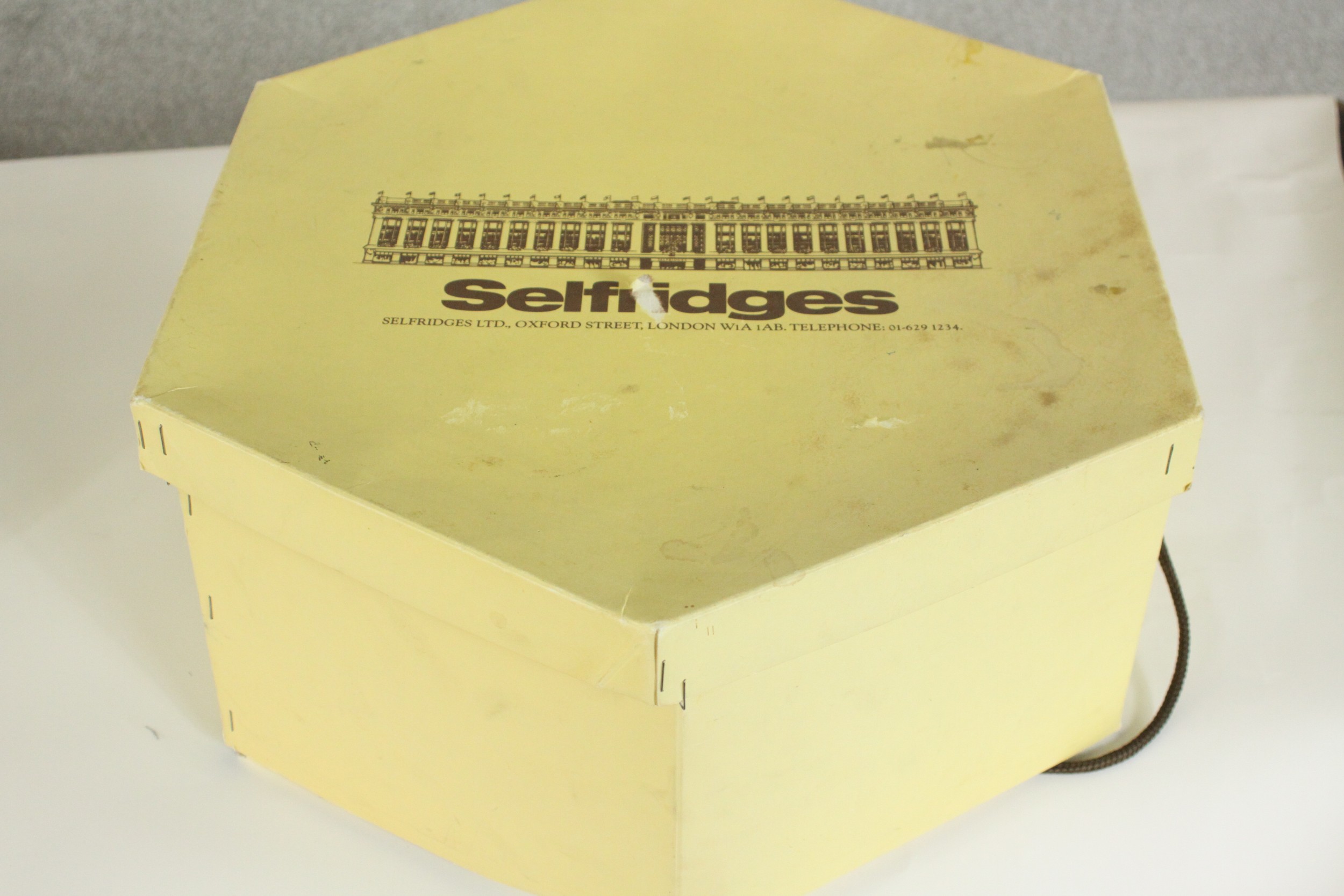 A vintage Selfridges hat box containing an early 20th century black ostrich feather fan with - Image 3 of 10
