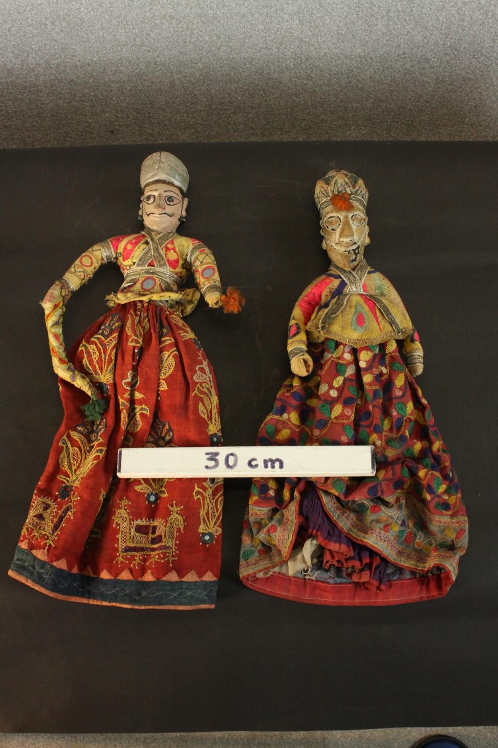 Two 19th century carved and painted Indian dolls in embroidered traditional costumes, the robes with - Image 2 of 12