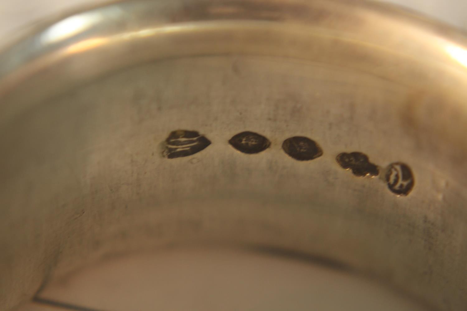 A collection of silver and silver plate, including a cased set of six engraved foliate design napkin - Image 19 of 26