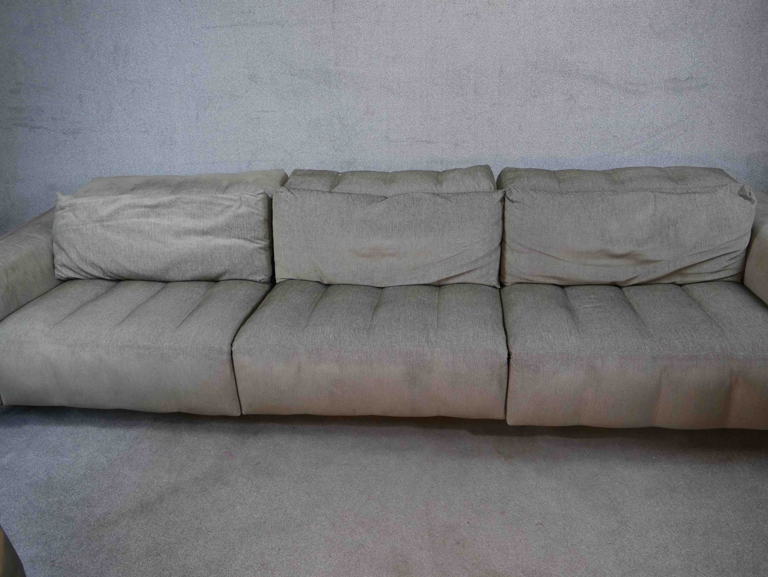 A very large contemporary Roche Bobois fully reclining sofa upholstered in grey fabric, on splayed - Image 7 of 18