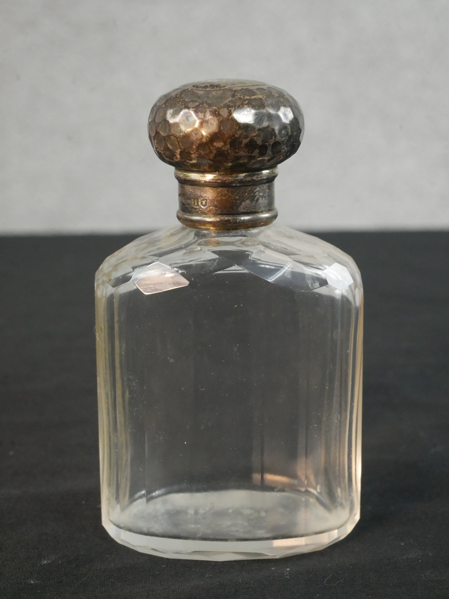 Two Victorian silver topped cut glass perfume bottles, along with a silver topped rouge pot and a - Image 5 of 12