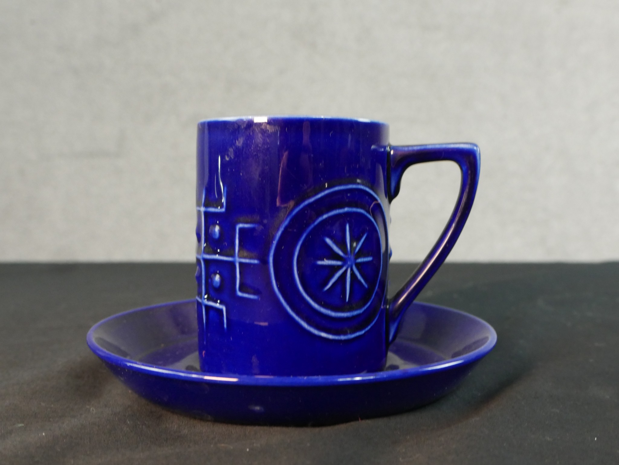 Susan Williams-Ellis for Portmeirion, a Totem pattern coffee set in a cobalt blue glaze, to seat - Image 6 of 6