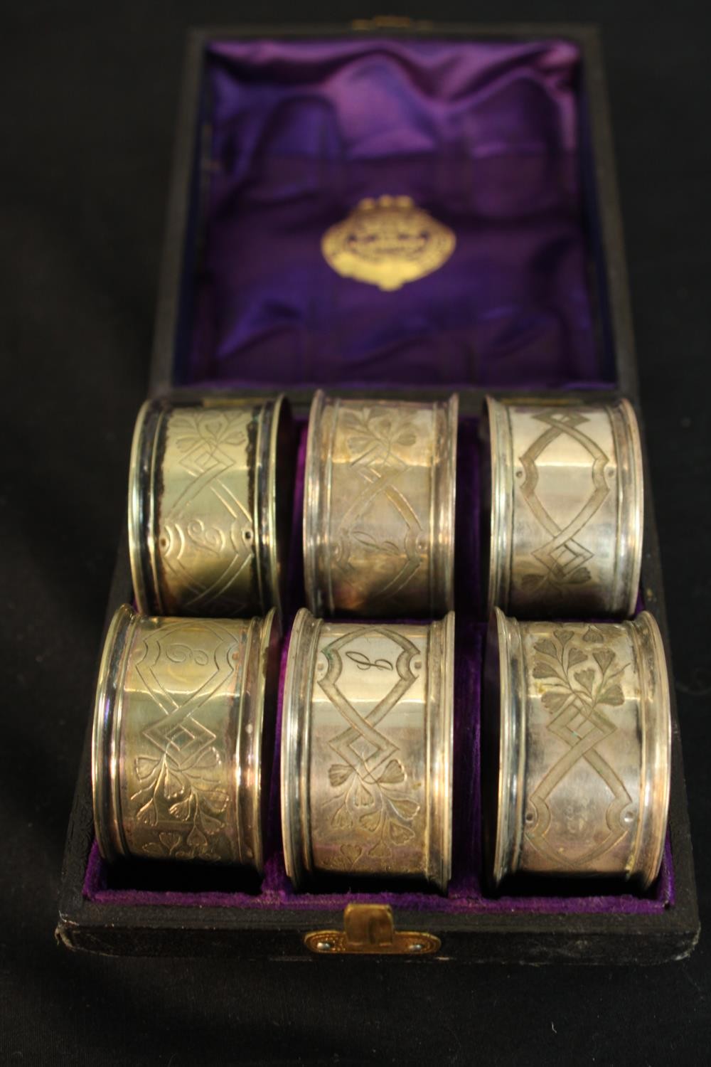 A collection of silver and silver plate, including a cased set of six engraved foliate design napkin - Image 6 of 26