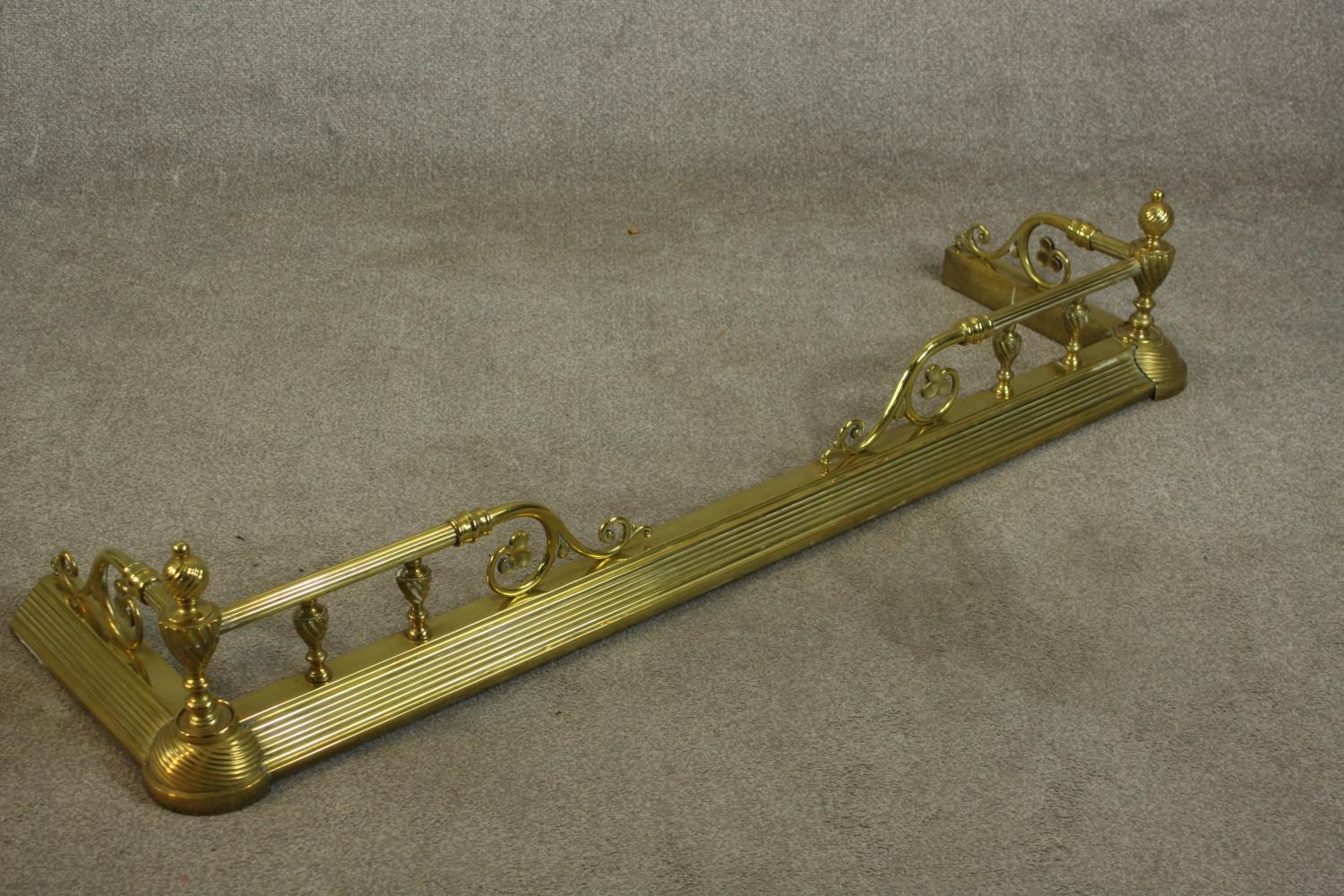 A late 19th/early 20th century brass fender, with wrythen urn supports, the rails terminating in - Image 6 of 6
