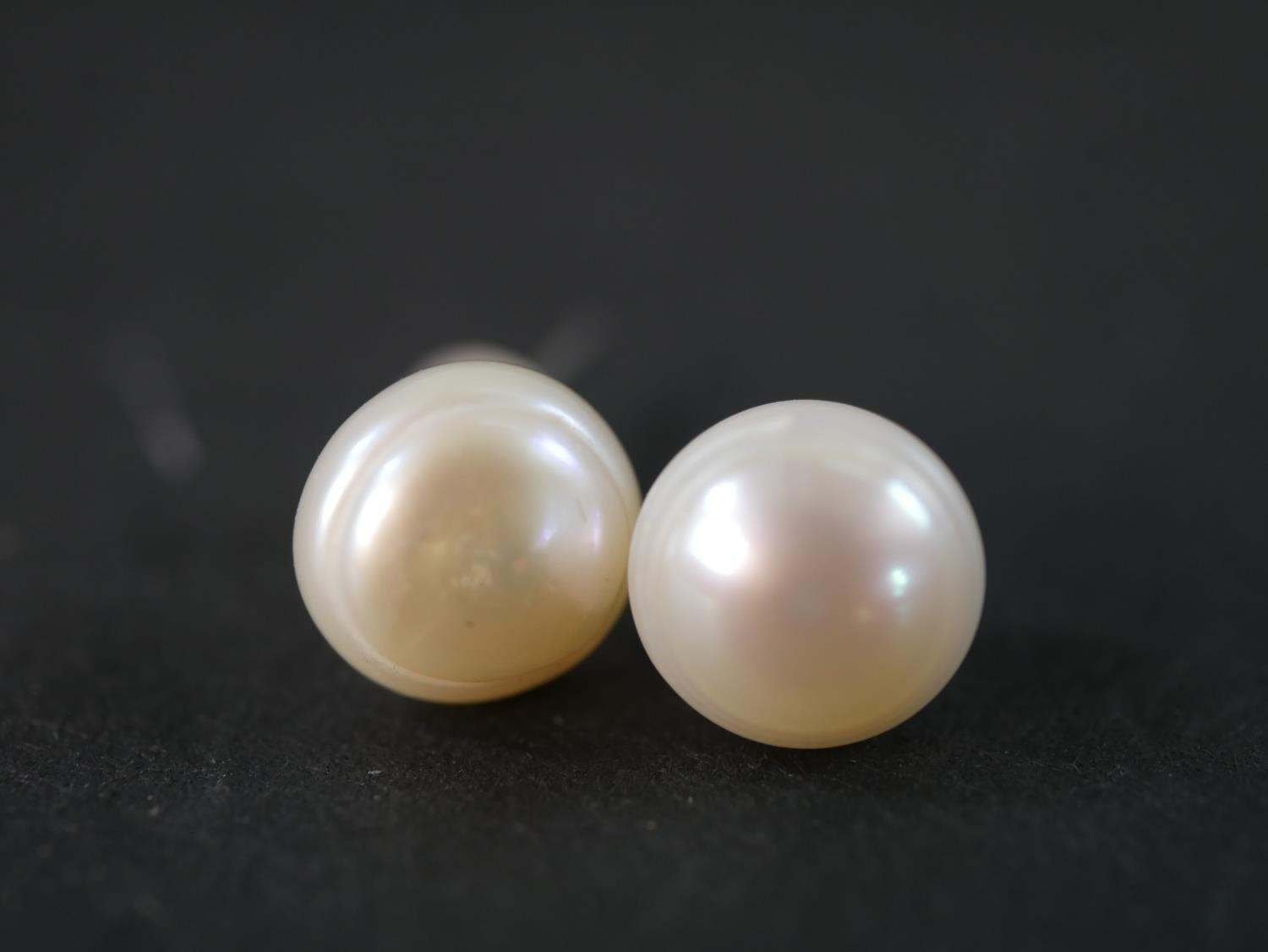 Three pairs of cultured pearl earrings and a pair of boxed leaf design contemporary white metal ( - Image 7 of 7