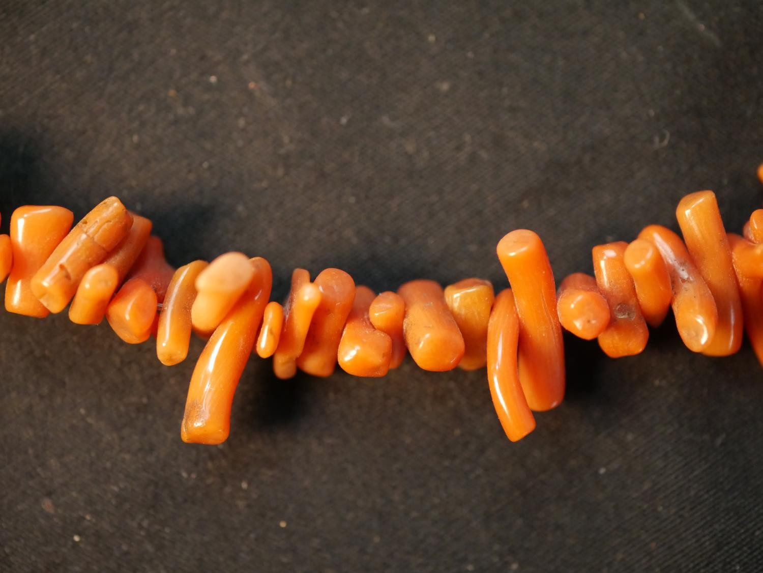 A long early 20th century orange branch coral necklace along with a Victorian graduated coral bead - Image 3 of 7