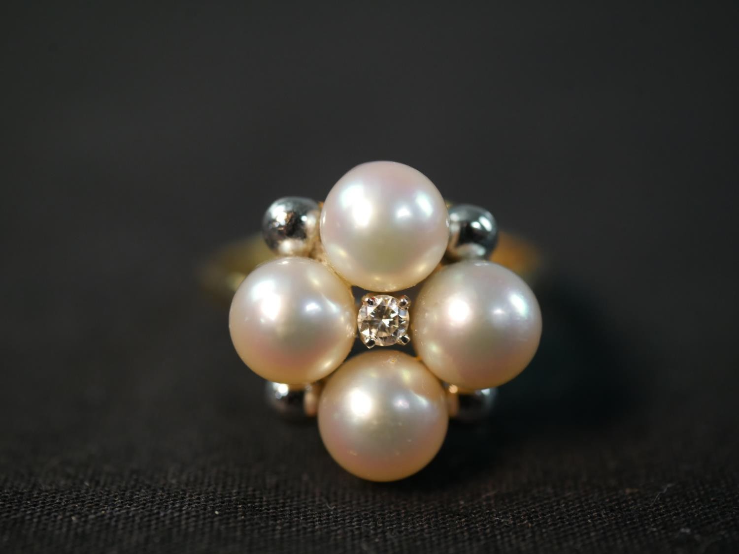 A cultured pearl, diamond 18ct carat yellow and white metal floral design dress ring with matching - Image 6 of 8