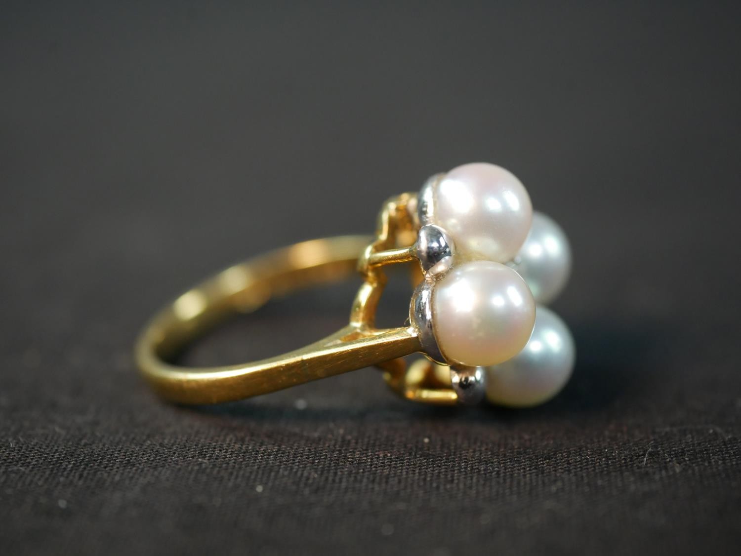 A cultured pearl, diamond 18ct carat yellow and white metal floral design dress ring with matching - Image 5 of 8