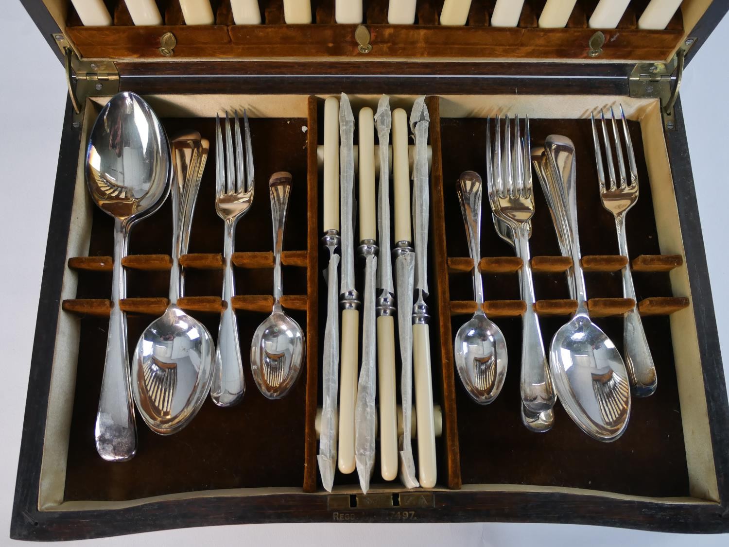 A six person oak canteen containing a silver plated fish set with ivorine handles. Blades engraved - Image 2 of 8