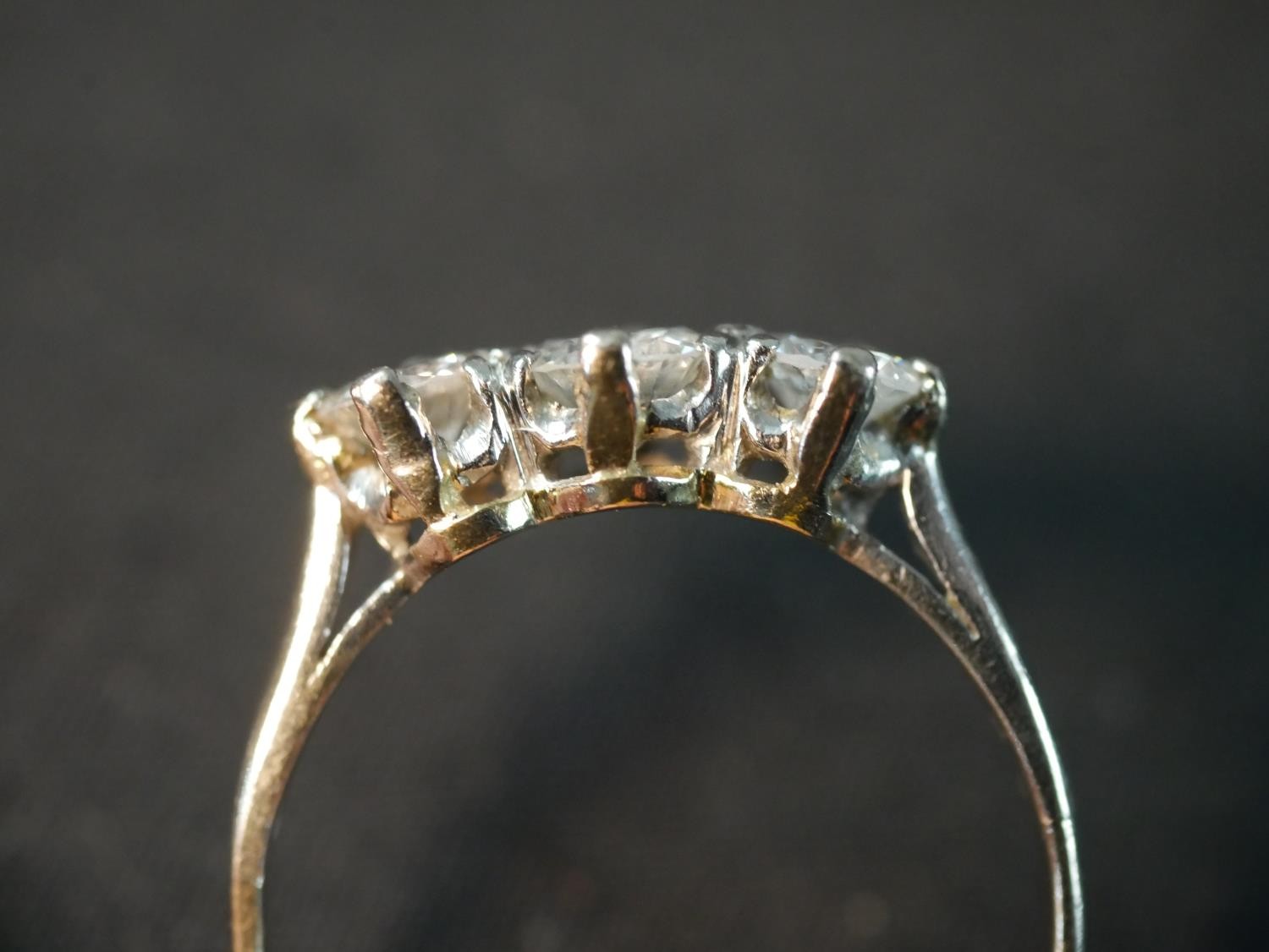 An Edwardian platinum and diamond three stone diamond ring, set to centre with a round old cut - Image 4 of 6