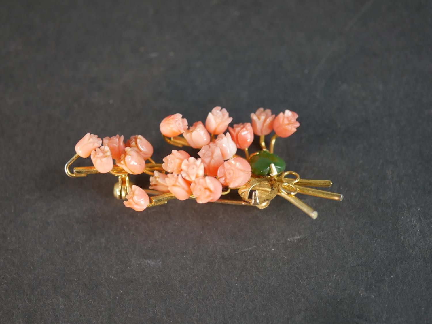 A collection of coral jewellery, including a pair of coral bead grape earrings with gilded leaves, a - Image 2 of 4