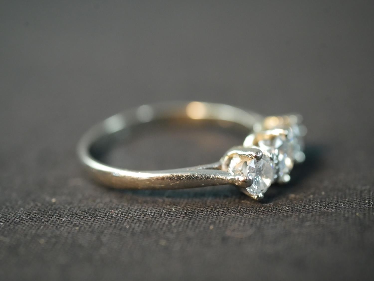 An Edwardian platinum and diamond three stone diamond ring, set to centre with a round old cut - Image 2 of 6