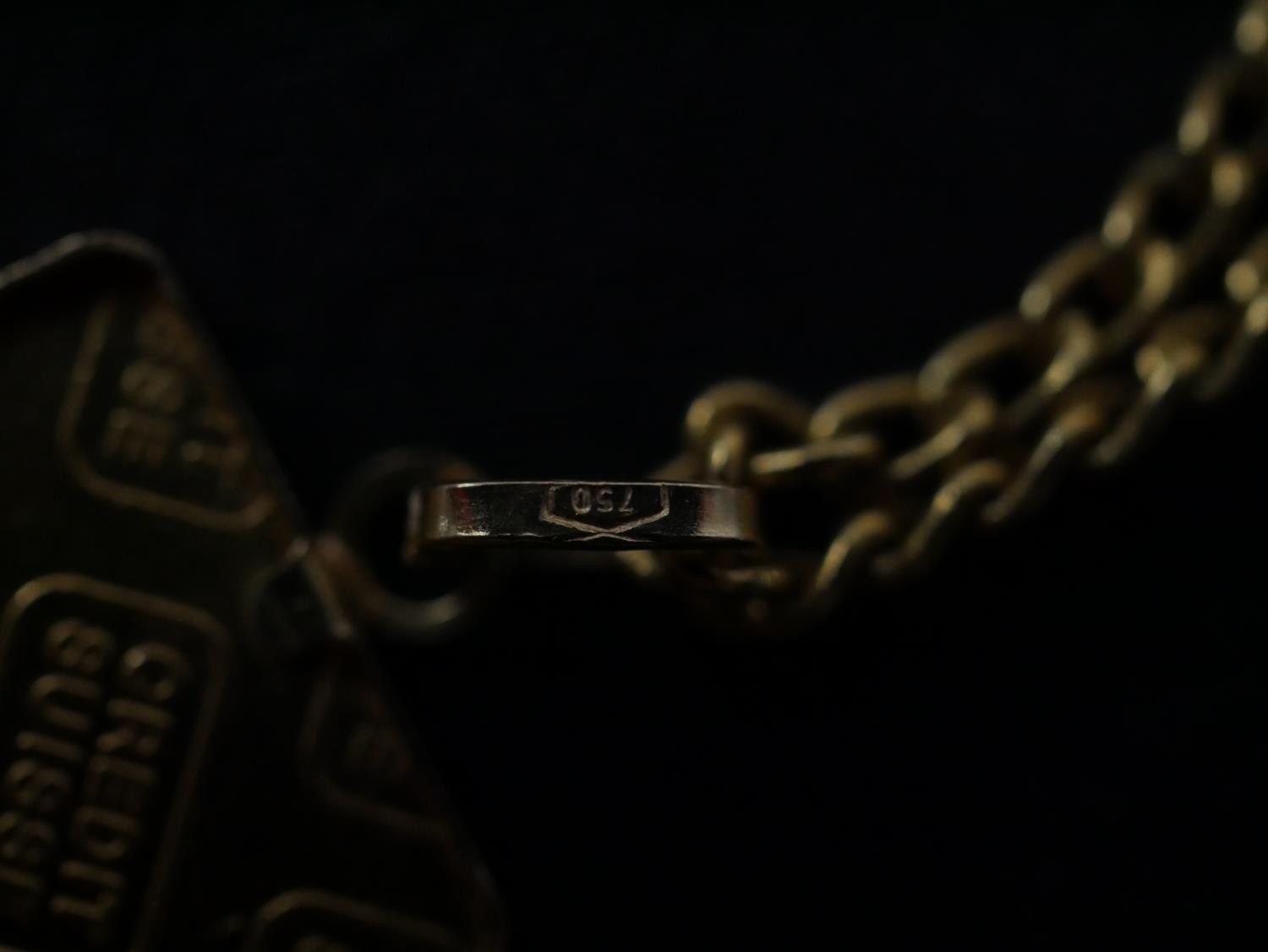 An 18ct gold mounted 2.5g 99.999 Credit Suisse, Zurich ingot pendant on an 18ct gold curb link chain - Image 6 of 6