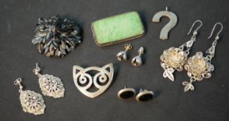 A collection of silver jewellery, including a animal face brooch (Hallmarked: RSE, London), a pair