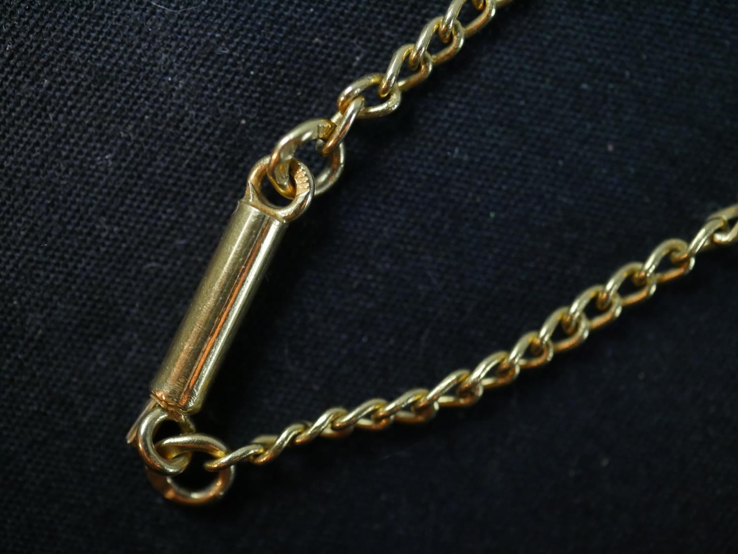 An 18ct gold mounted 2.5g 99.999 Credit Suisse, Zurich ingot pendant on an 18ct gold curb link chain - Image 5 of 6