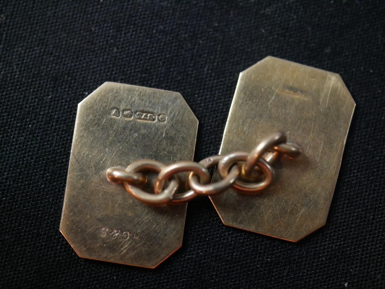 Two pairs of 9ct engraved chain link cufflinks, one pair with an engine turned geometric design ( - Image 6 of 6