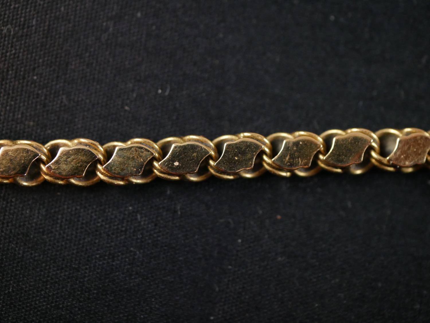 A 16 inch fancy s-link yellow metal (tests as 14ct) chain with a pair of matching earrings. The - Image 4 of 8