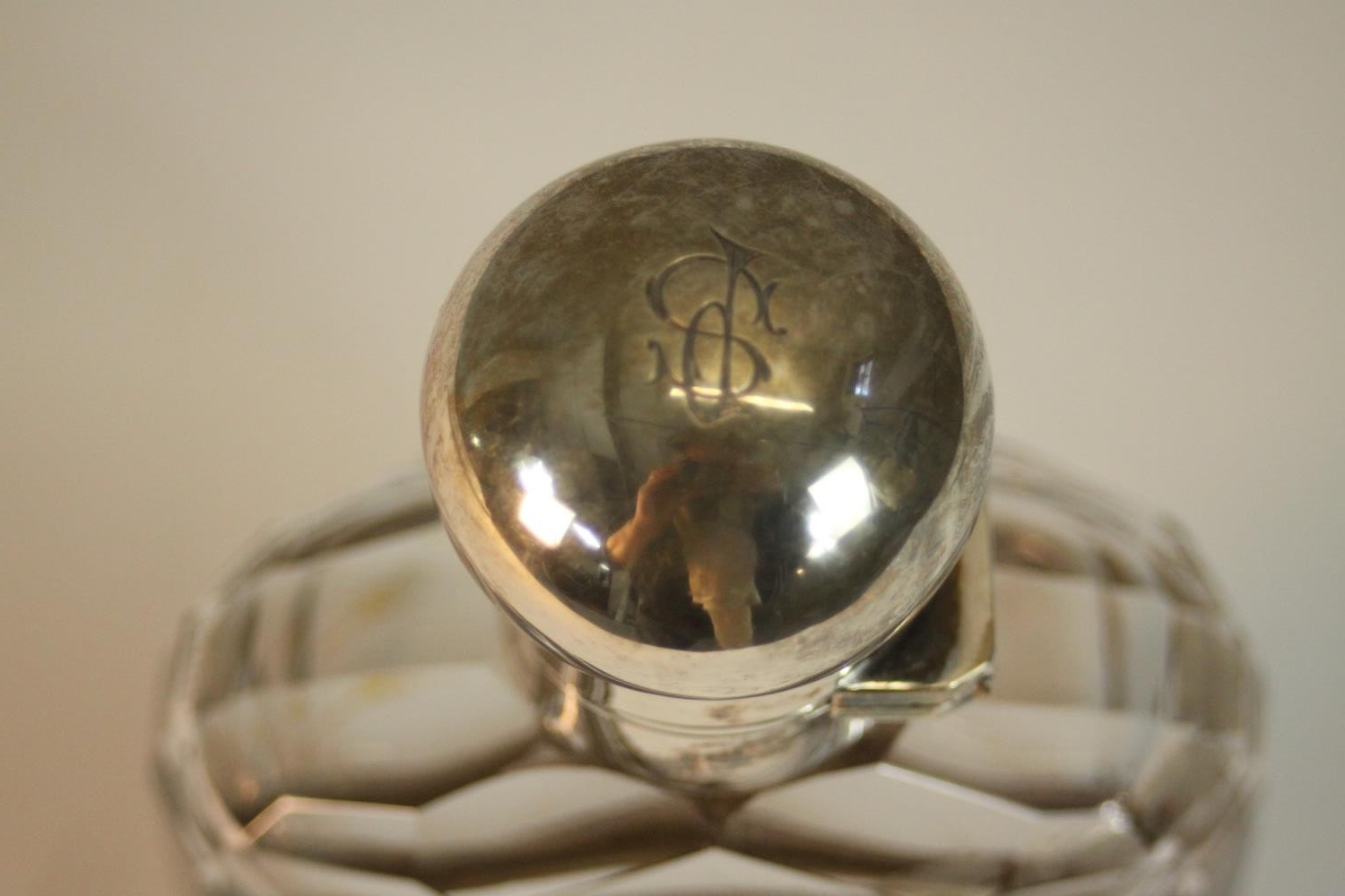 A Victorian Mappin & Webb silver and cut glass hip flask and cup. The cup with gilded interior, - Image 6 of 6