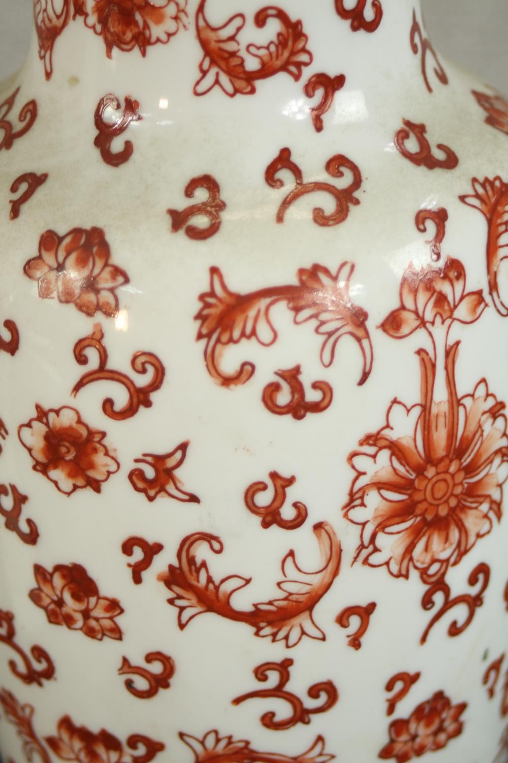 A late 20th century Chinese porcelain table lamp, enamelled with various designs in red, on a carved - Image 3 of 4