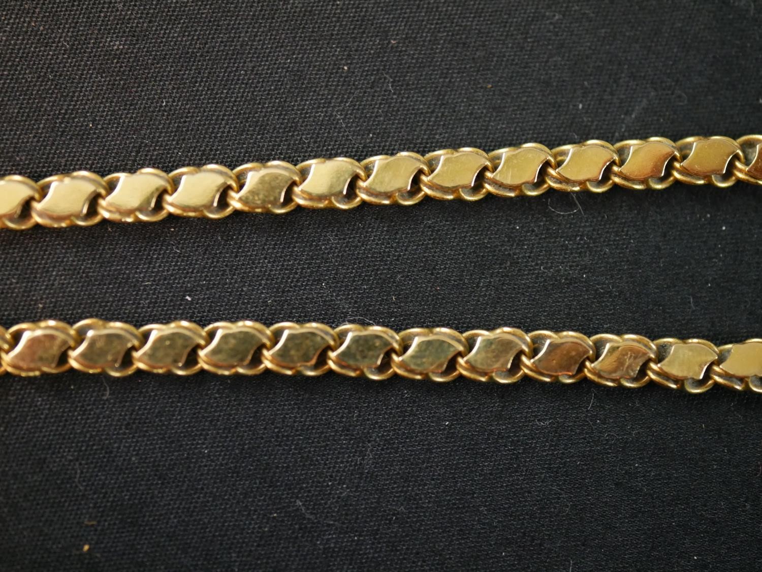 A 16 inch fancy s-link yellow metal (tests as 14ct) chain with a pair of matching earrings. The - Image 5 of 8