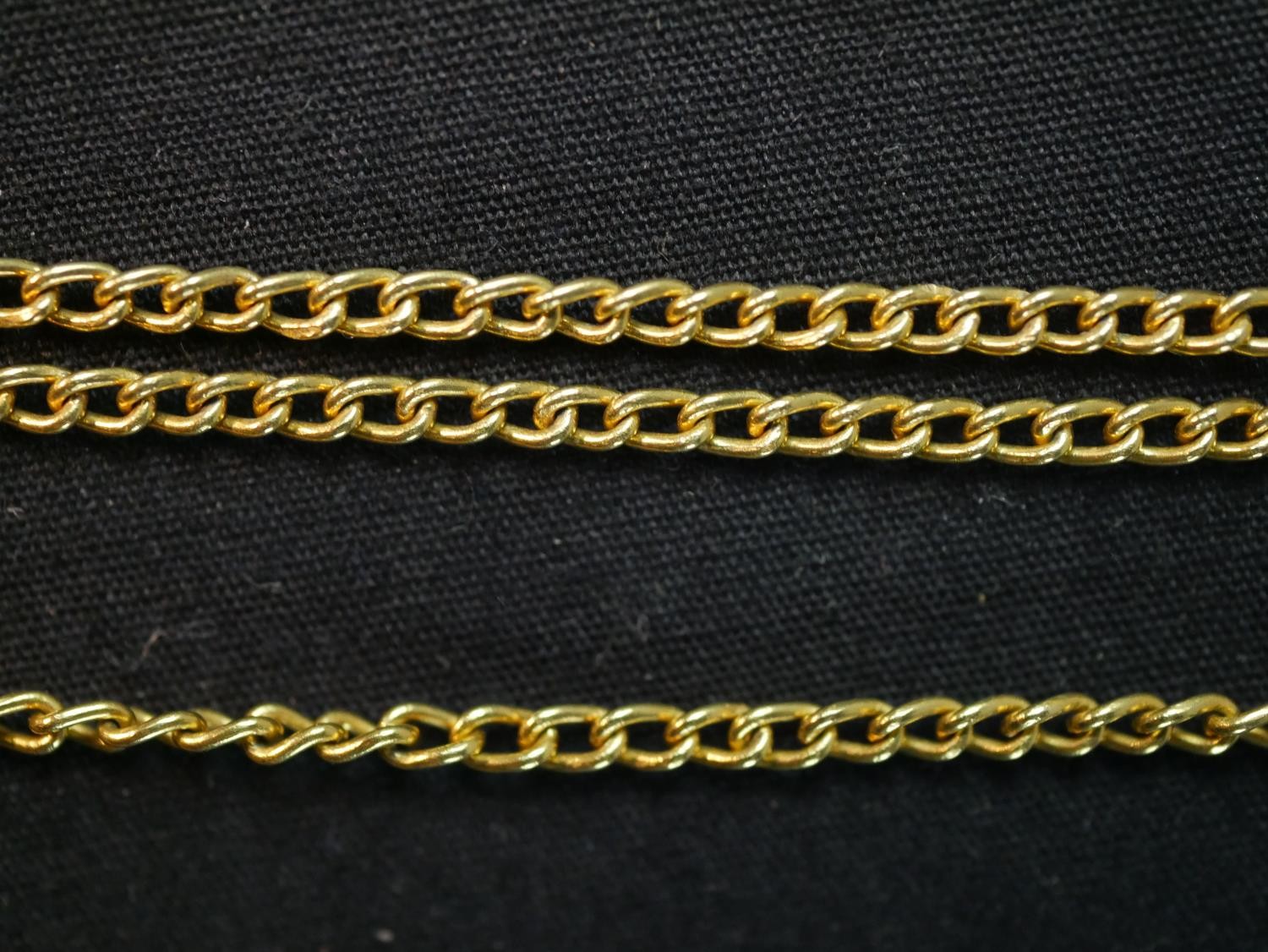 An 18ct gold mounted 2.5g 99.999 Credit Suisse, Zurich ingot pendant on an 18ct gold curb link chain - Image 2 of 6