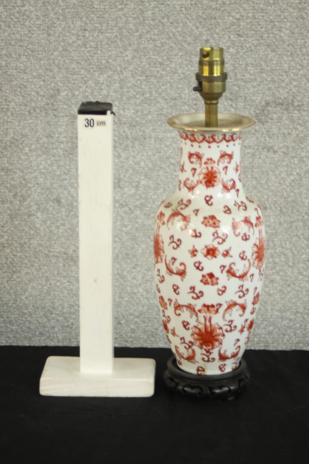 A late 20th century Chinese porcelain table lamp, enamelled with various designs in red, on a carved - Image 2 of 4