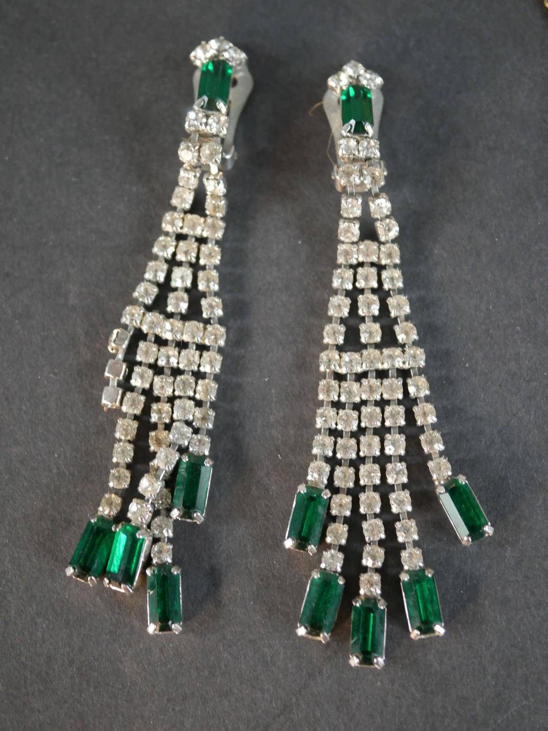 A collection of costume jewellery, including a pair of diamante and emerald paste chandelier - Image 3 of 4
