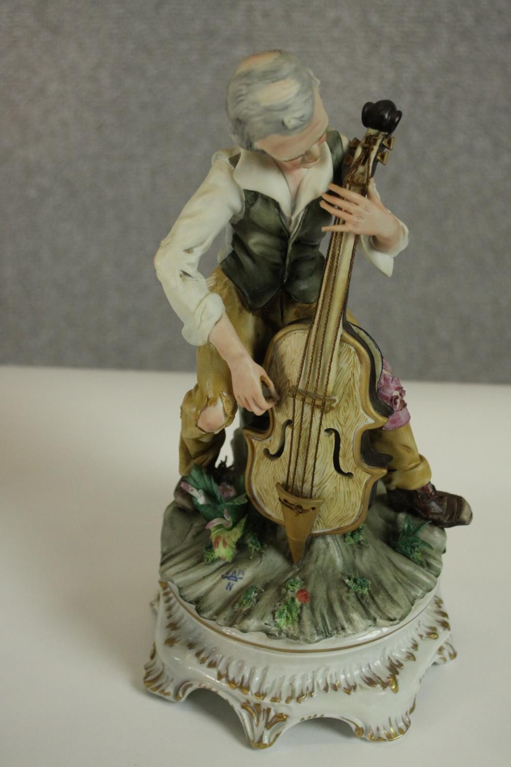 A collection of ten hand painted porcelain figures by various makers. Figures include a Lladro - Image 3 of 15