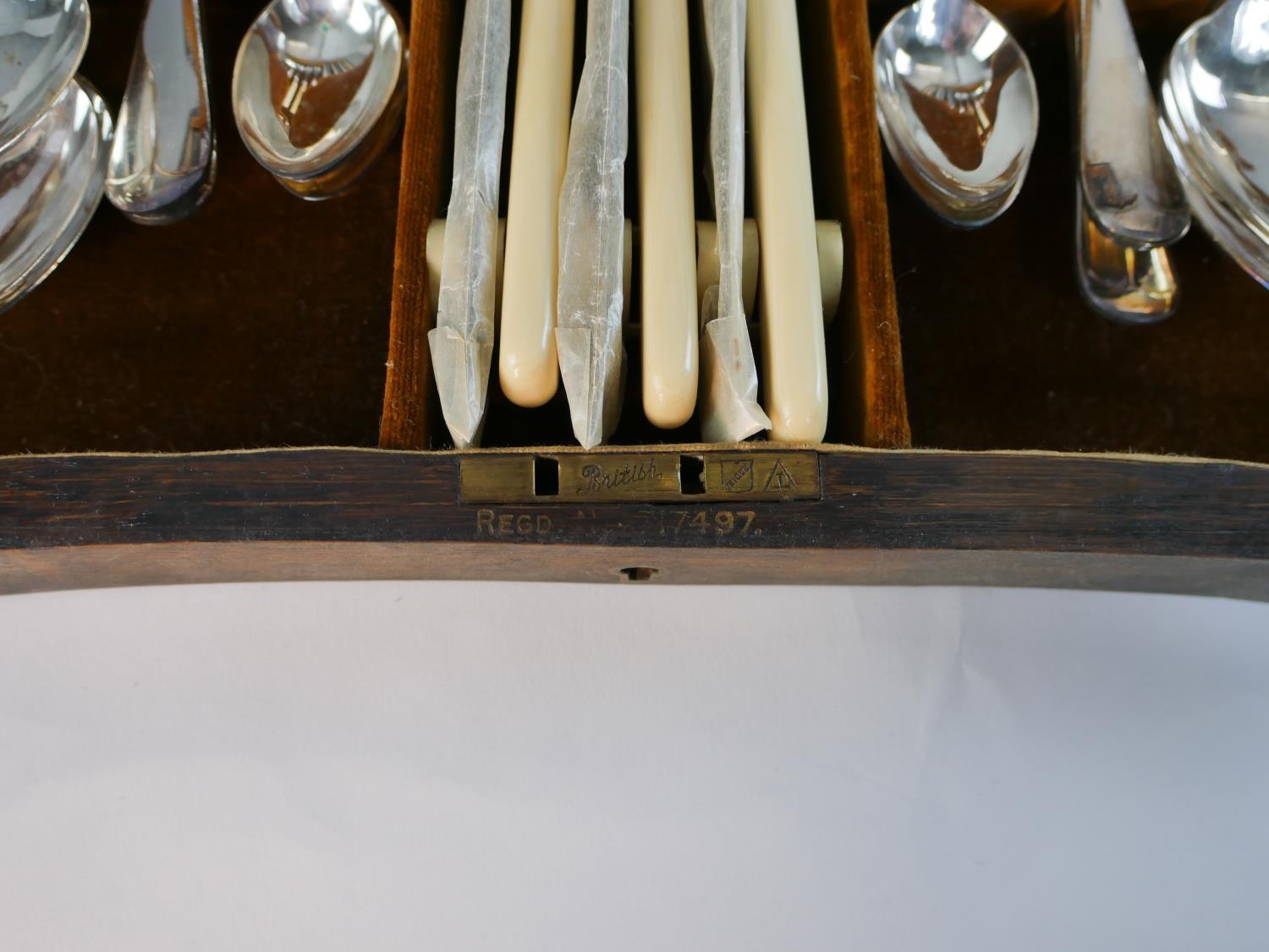 A six person oak canteen containing a silver plated fish set with ivorine handles. Blades engraved - Image 7 of 8