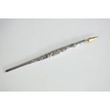 A repousse floral design silver dip pen with gilded nib. L.15cm. Weight 5gm.