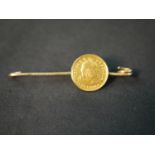 A yellow metal gold bar brooch set with a Peru 1/5 libra gold coin. (pin broken) Weight 2.52g