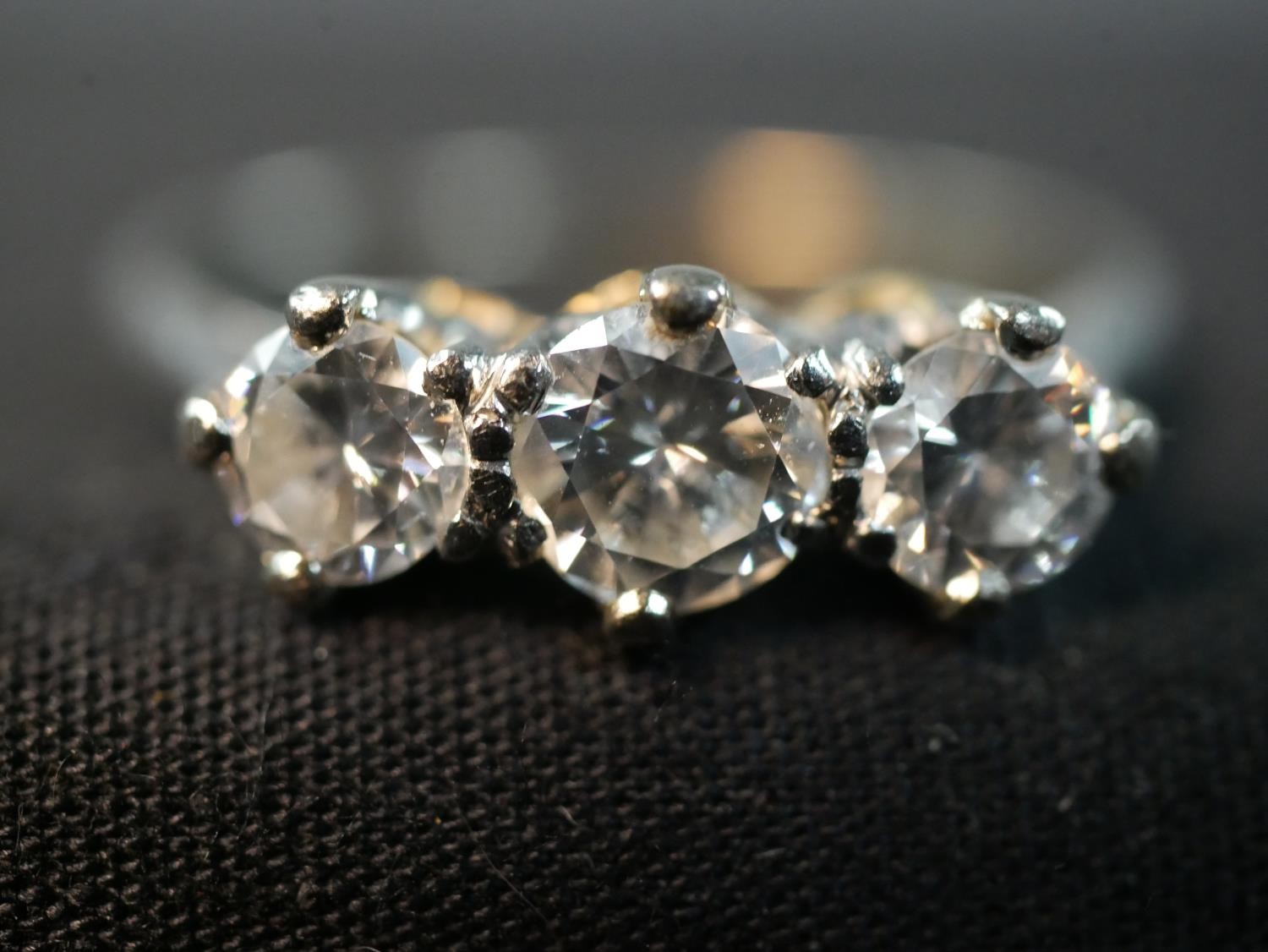 An Edwardian platinum and diamond three stone diamond ring, set to centre with a round old cut - Image 5 of 6