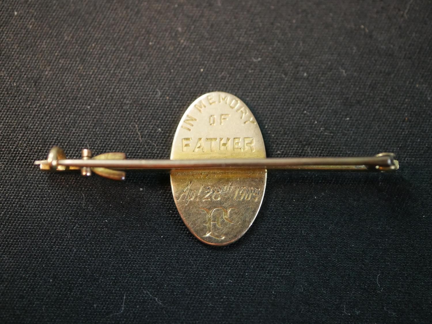 A yellow metal (tests as 9ct) engraved monogram bar brooch along with three 9ct shirt studs and a - Image 4 of 10